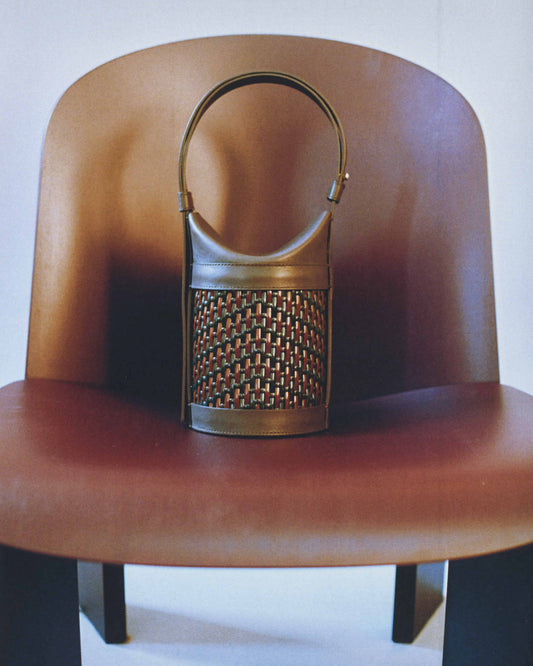 Quand l'art du cannage de Maison Louis Drucker habille la maroquinerie de luxe