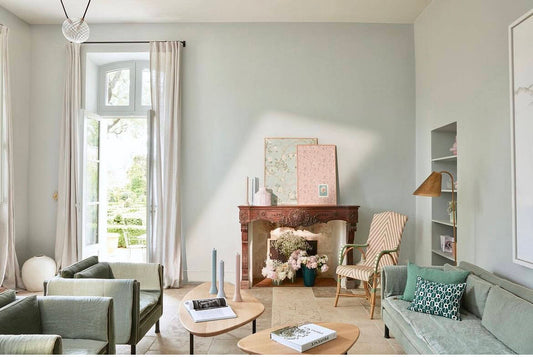 De la terrasse parisienne à votre maison : la magie de la chaise bistrot en rotin d'occasion