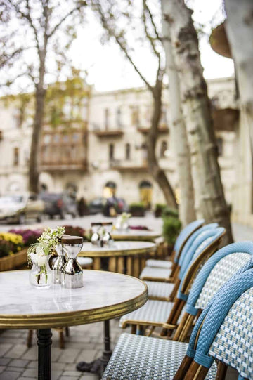 Café parisien : quelques idées de chaises en rotin !
