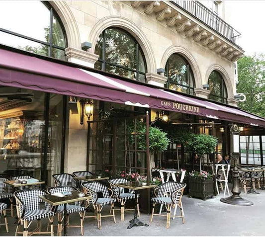 Chaise en rotin pour restaurant : Comment choisir le parfait mobilier pour votre établissement ?