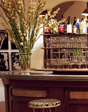 Décoration intérieure d'un café : Conseils pour créer une ambiance chaleureuse et accueillante