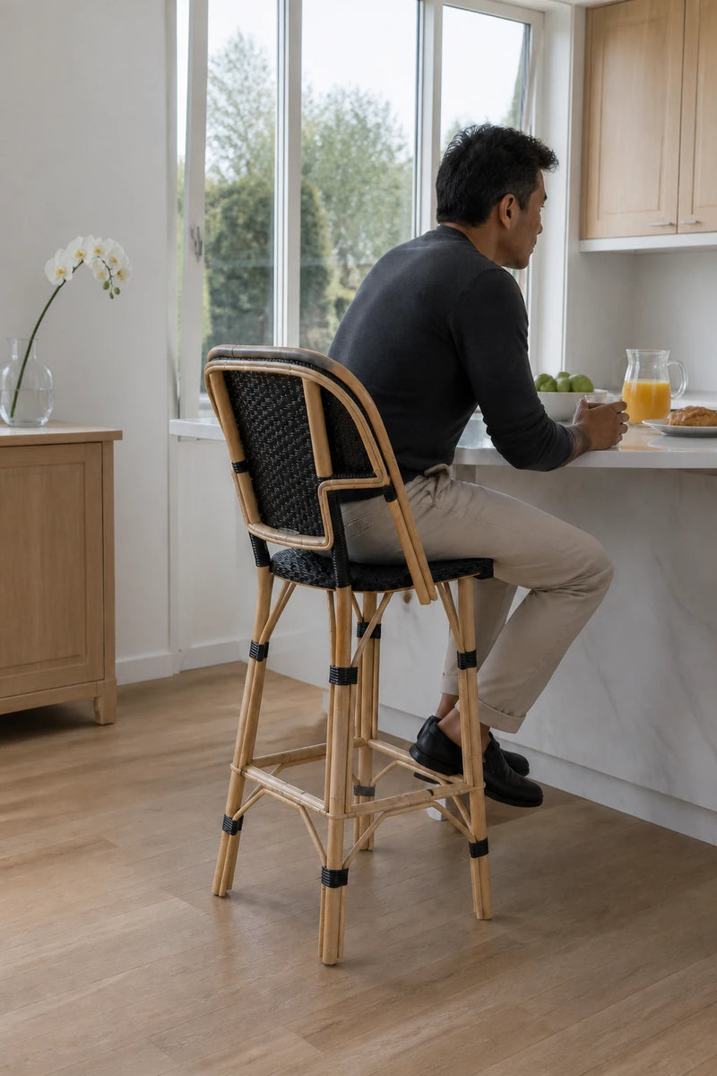 Hamptons kitchen breakfast bar